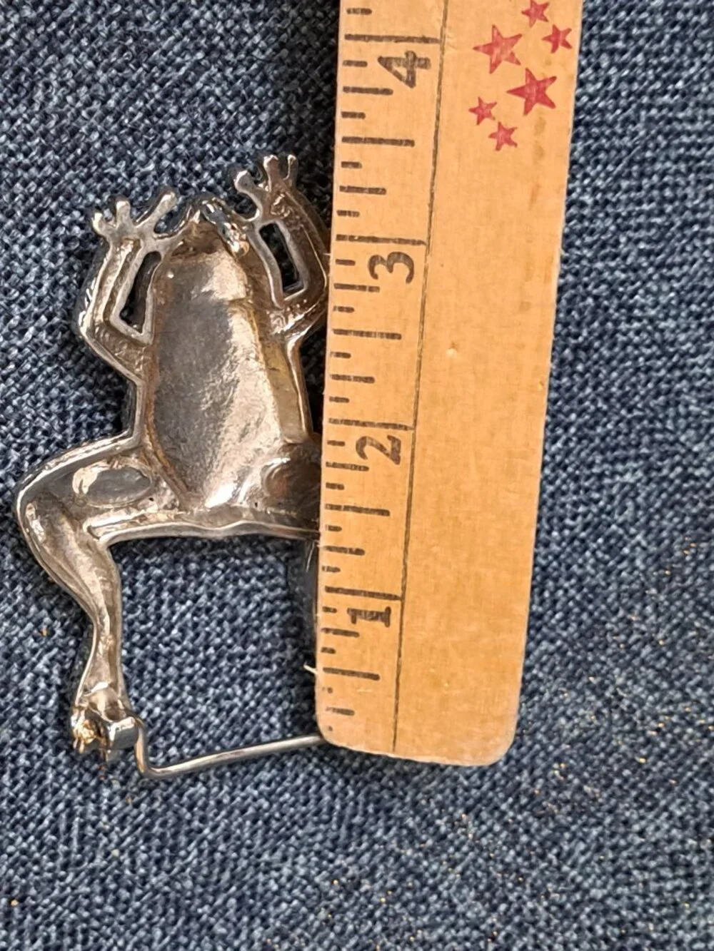 FUN SILVERTONE FROG LAYING DOWN LADIES BELT BUCKLE